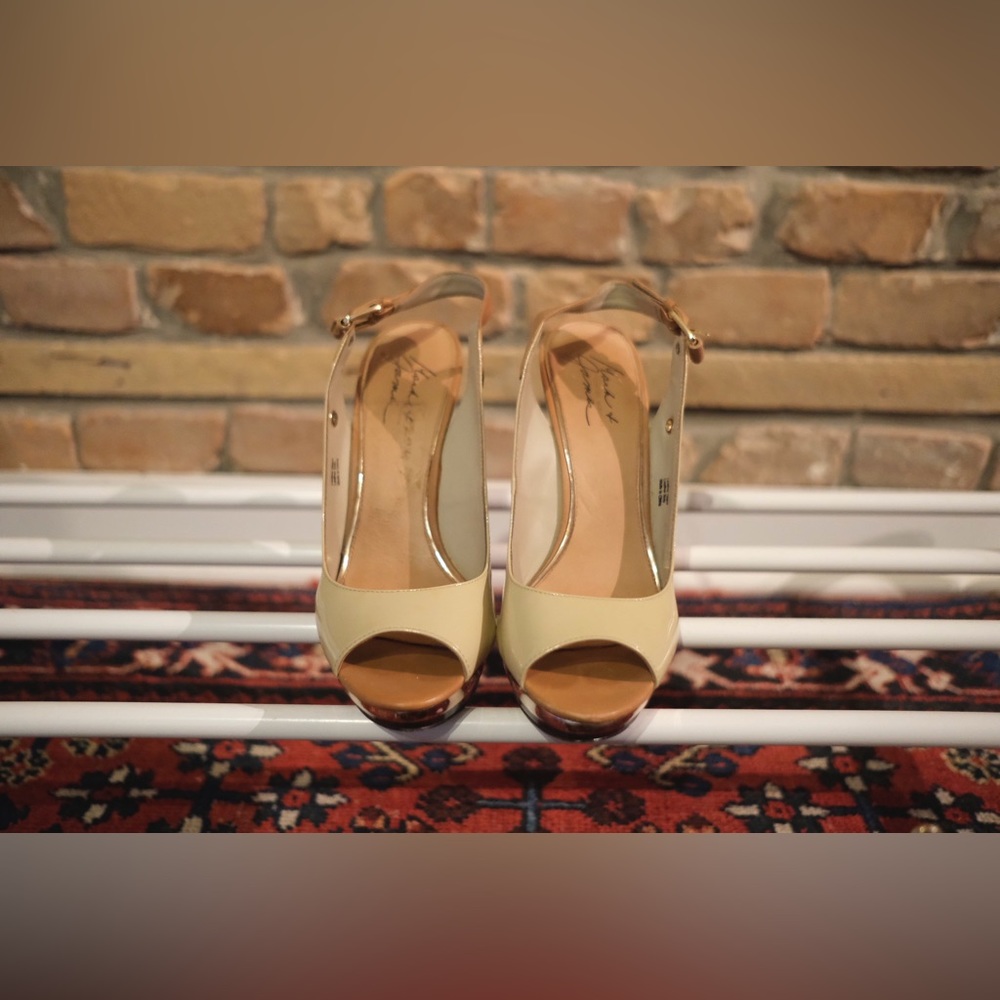 Mark & James by Badgley Mishka Netta Pumps - Picture 2 of 4